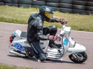 Knee down lambretta